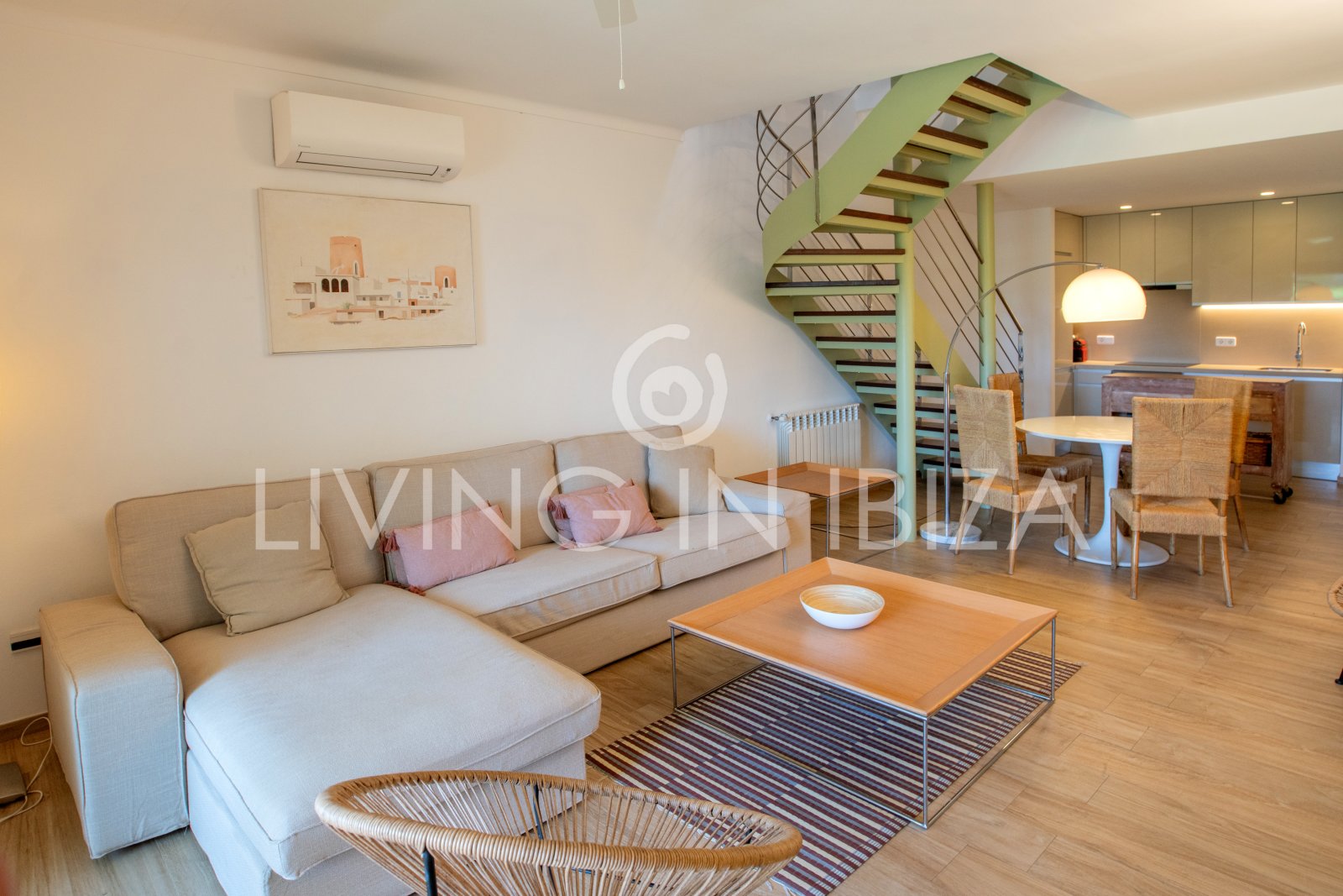 Attractive investment: Terraced house, townhouse for sale, privileged area of Ibiza, Illa Plana. Close to the sea, recently renovated, swimming pool