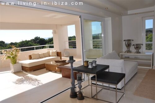San Carlos Luxury penthouse with a huge sun terrace, Jacuzzi, 4 bedrooms, sea views, garage in top location to buy in Cala Leña - Cala Nova with private access to beach.. 