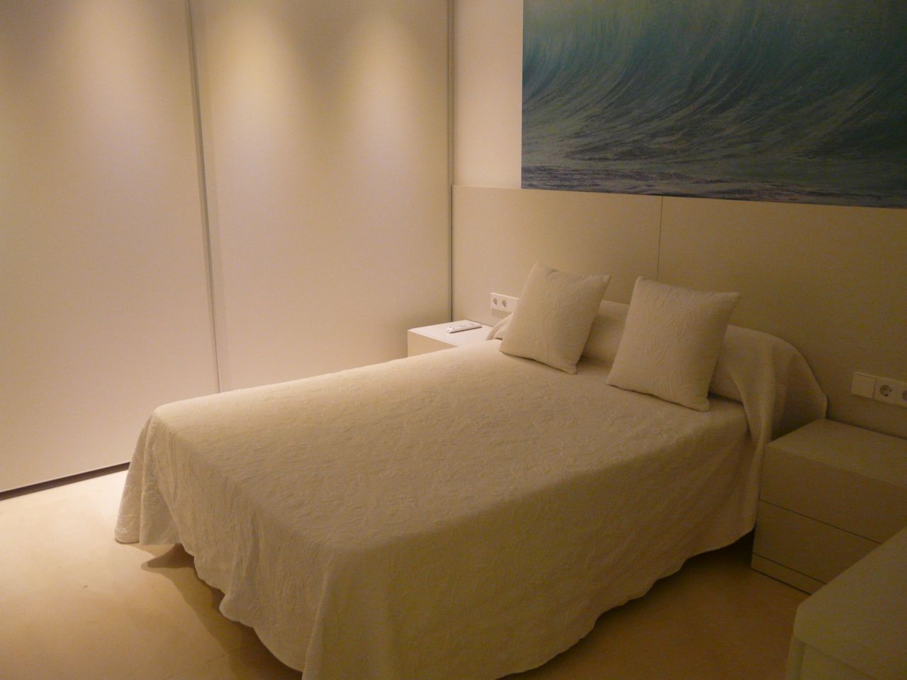 Alquiler anual. Atractivo y luminoso piso de diseño en pleno corazón de Ibiza con garaje y vistas al mar y Dalt Vila