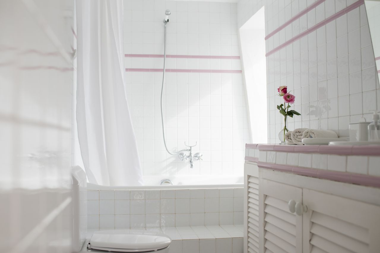 Alquiler anual / largo plazo. Antigua encantadora finca ibicenca con piscina y casas de huéspedes cerca de San Rafael, en la isla de Ibiza.