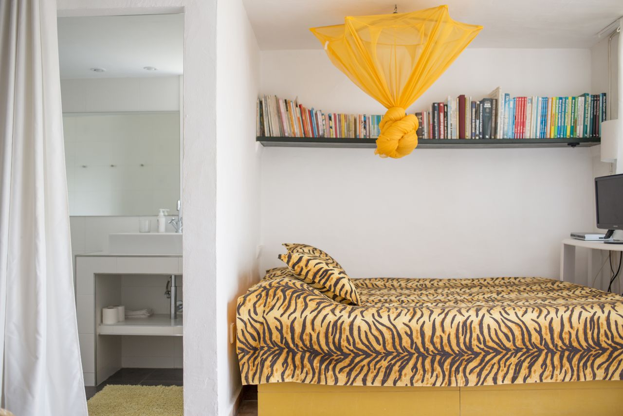 Alquiler anual / largo plazo. Antigua encantadora finca ibicenca con piscina y casas de huéspedes cerca de San Rafael, en la isla de Ibiza.