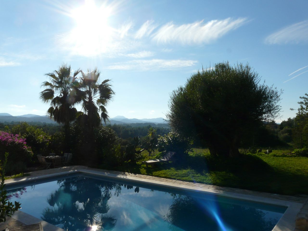 Alquiler anual / largo plazo. Antigua encantadora finca ibicenca con piscina y casas de huéspedes cerca de San Rafael, en la isla de Ibiza.