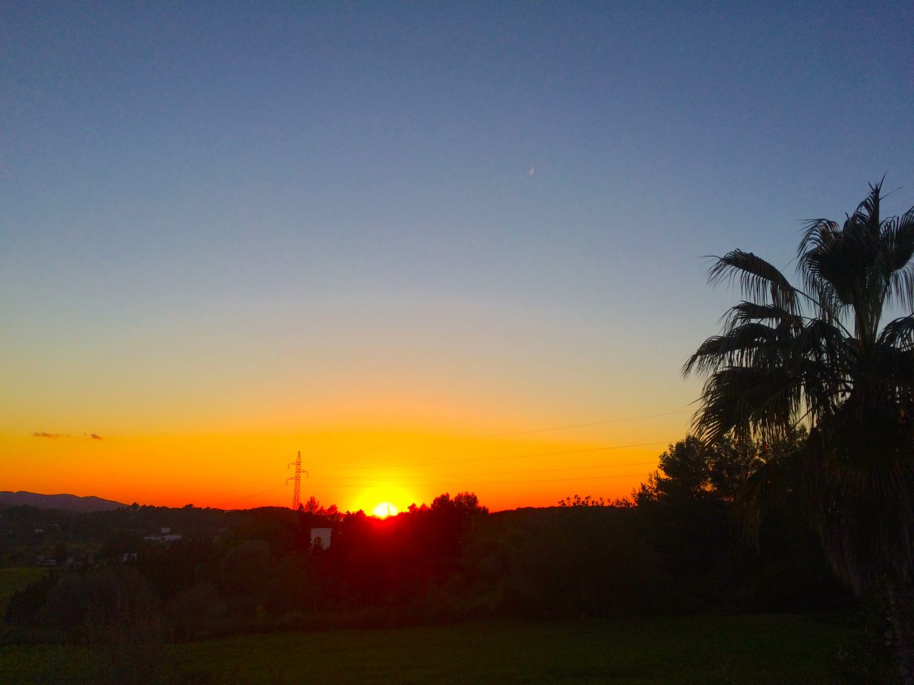 Alquiler anual / largo plazo. Antigua encantadora finca ibicenca con piscina y casas de huéspedes cerca de San Rafael, en la isla de Ibiza.