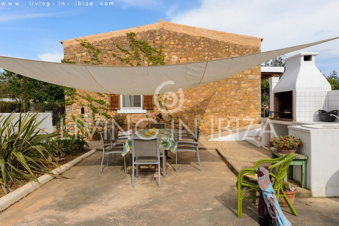 Alquiler contrato TEMPORAL / 6 a 8 meses para personas no residentes en la isla. Casa ibicenca de 100 años, renovada, zona Santa Eulalia