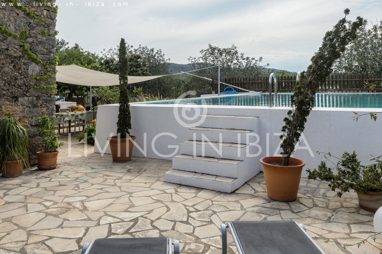 Alquiler contrato TEMPORAL / 6 a 8 meses para personas no residentes en la isla. Casa ibicenca de 100 años, renovada, zona Santa Eulalia