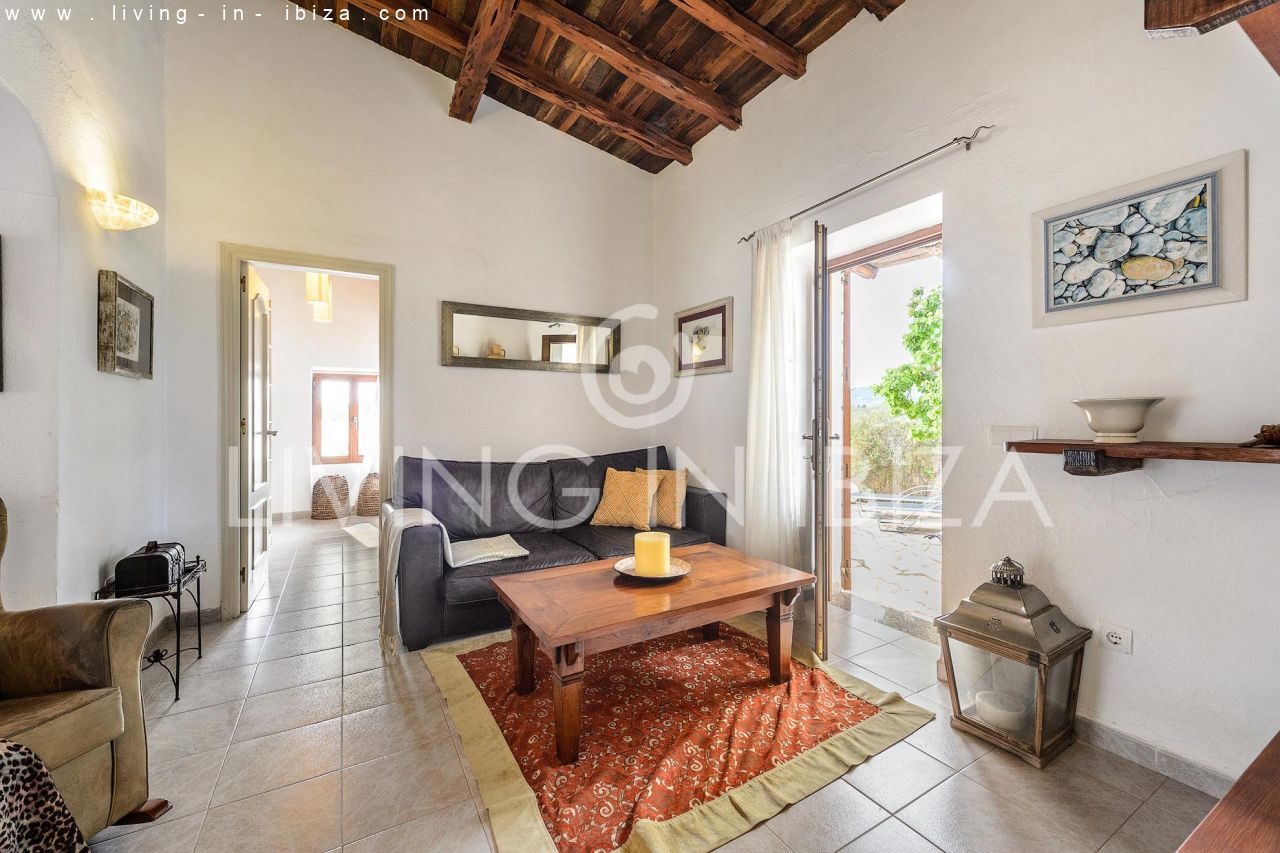 Alquiler contrato TEMPORAL / 6 a 8 meses para personas no residentes en la isla. Casa ibicenca de 100 años, renovada, zona Santa Eulalia