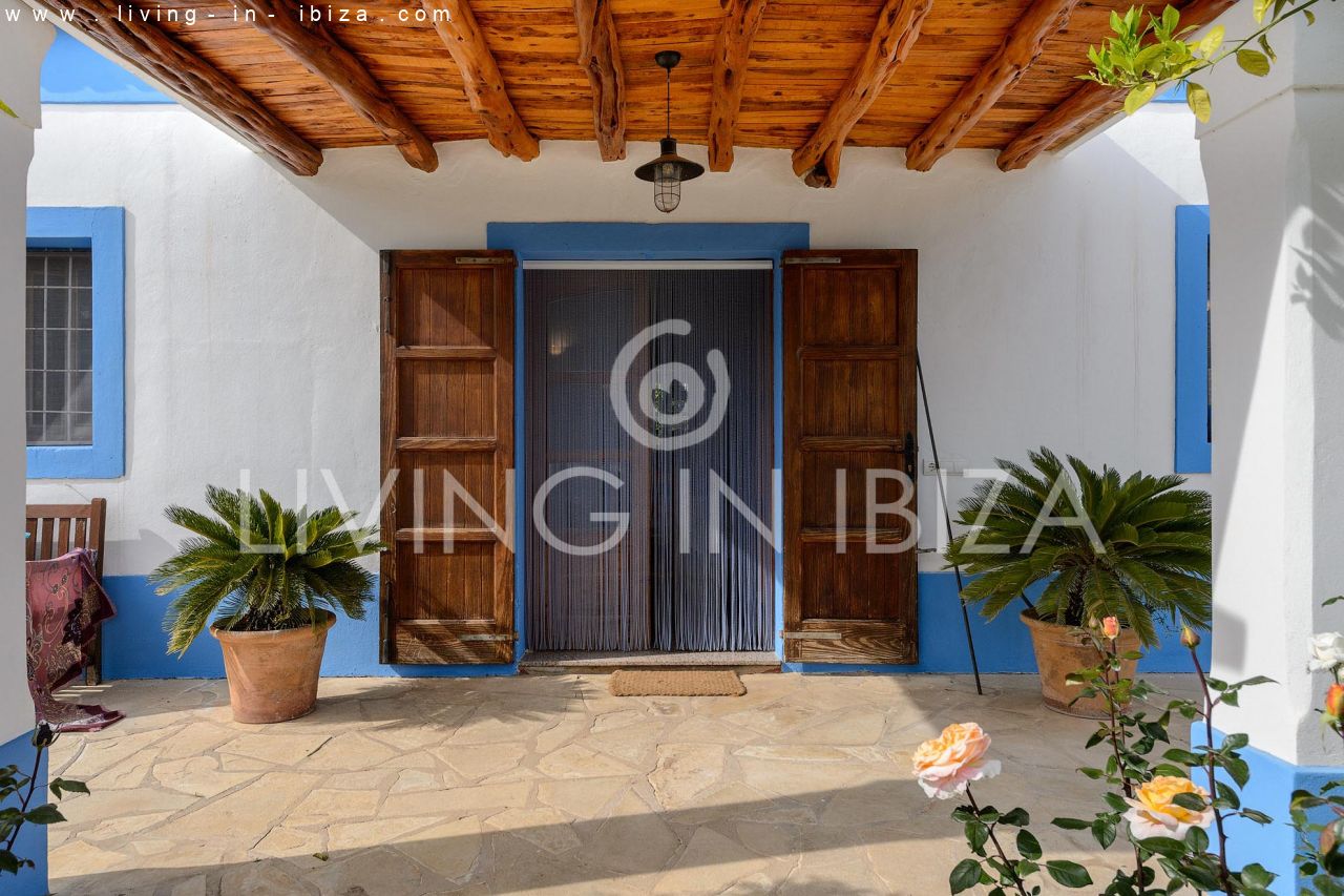 Alquiler contrato TEMPORAL / 6 a 8 meses para personas no residentes en la isla. Casa ibicenca de 100 años, renovada, zona Santa Eulalia