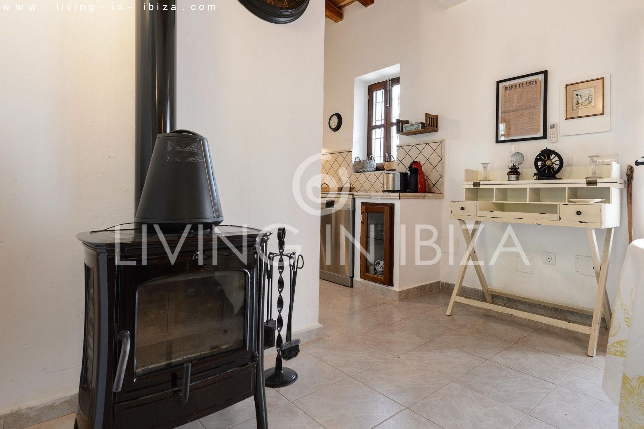 Alquiler contrato TEMPORAL / 6 a 8 meses para personas no residentes en la isla. Casa ibicenca de 100 años, renovada, zona Santa Eulalia