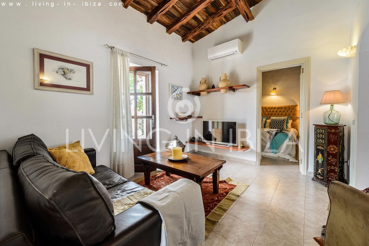 Alquiler contrato TEMPORAL / 6 a 8 meses para personas no residentes en la isla. Casa ibicenca de 100 años, renovada, zona Santa Eulalia