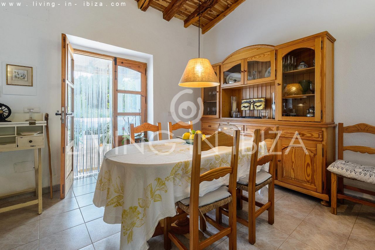 Alquiler contrato TEMPORAL / 6 a 8 meses para personas no residentes en la isla. Casa ibicenca de 100 años, renovada, zona Santa Eulalia