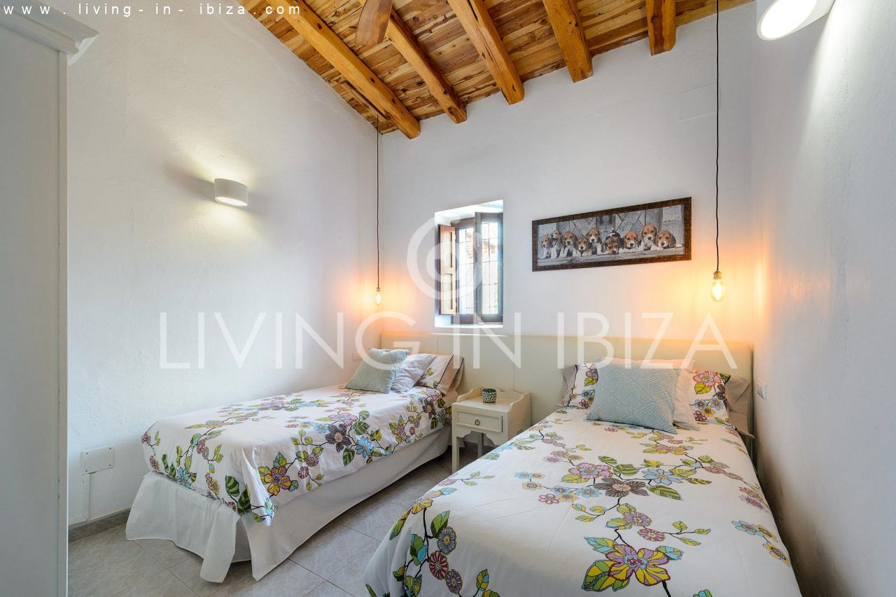 Alquiler contrato TEMPORAL / 6 a 8 meses para personas no residentes en la isla. Casa ibicenca de 100 años, renovada, zona Santa Eulalia