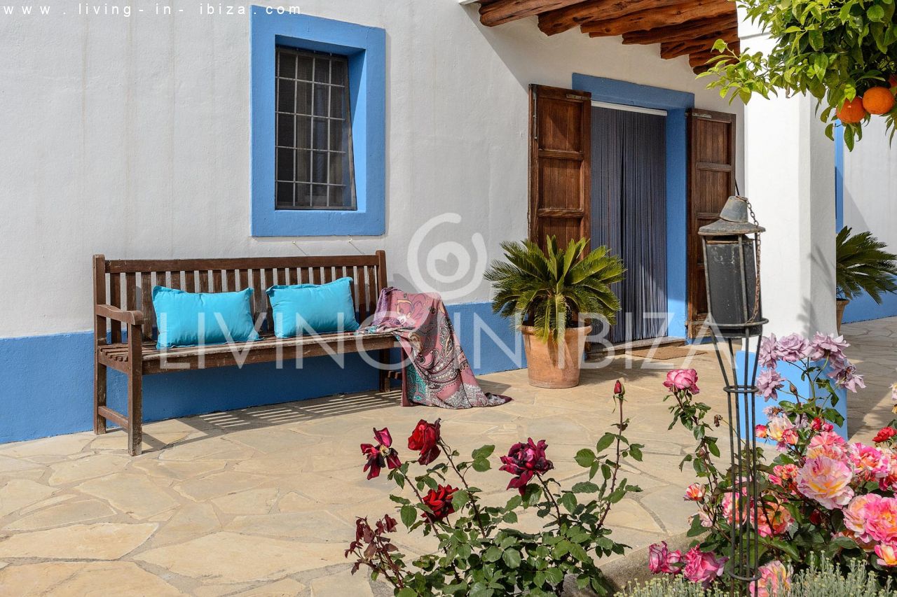 Alquiler contrato TEMPORAL / 6 a 8 meses para personas no residentes en la isla. Casa ibicenca de 100 años, renovada, zona Santa Eulalia