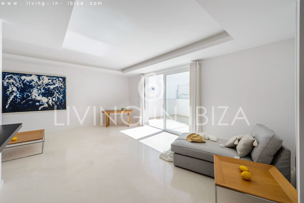 A la venta: chalet adosado de 4 plantas en Nuestra Señora de Jesús, con garaje, trastero, habitaciones con baños en suite, amplia terraza con vistas a