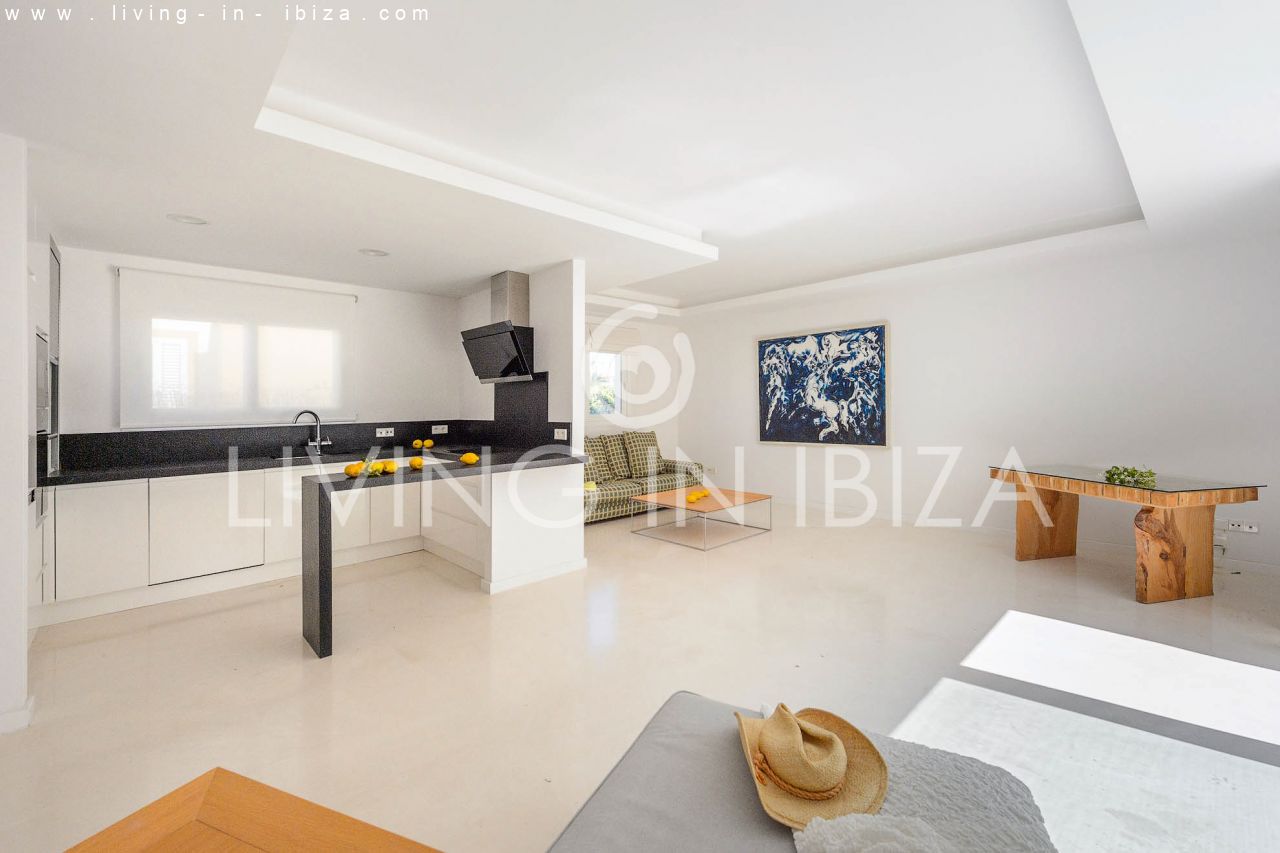 A la venta: chalet adosado de 4 plantas en Nuestra Señora de Jesús, con garaje, trastero, habitaciones con baños en suite, amplia terraza con vistas a