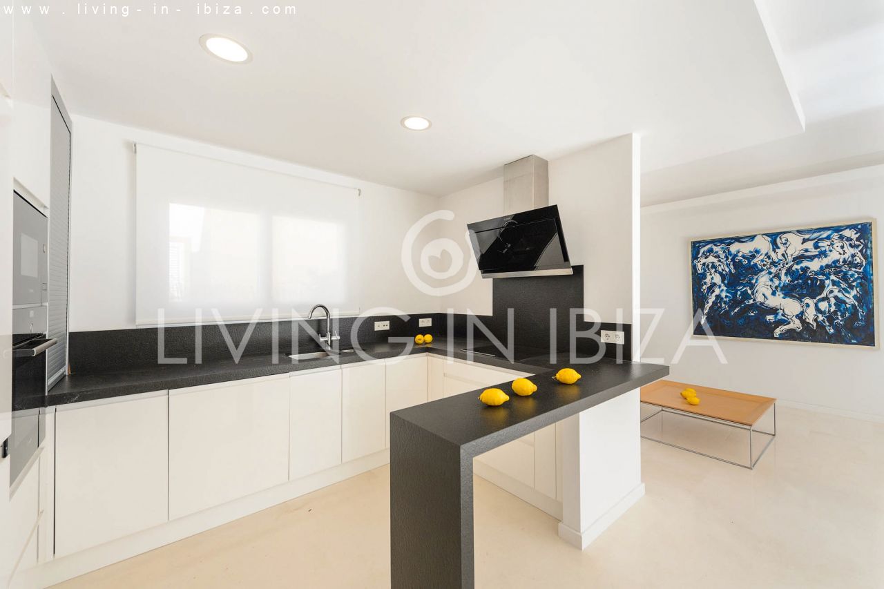 A la venta: chalet adosado de 4 plantas en Nuestra Señora de Jesús, con garaje, trastero, habitaciones con baños en suite, amplia terraza con vistas a