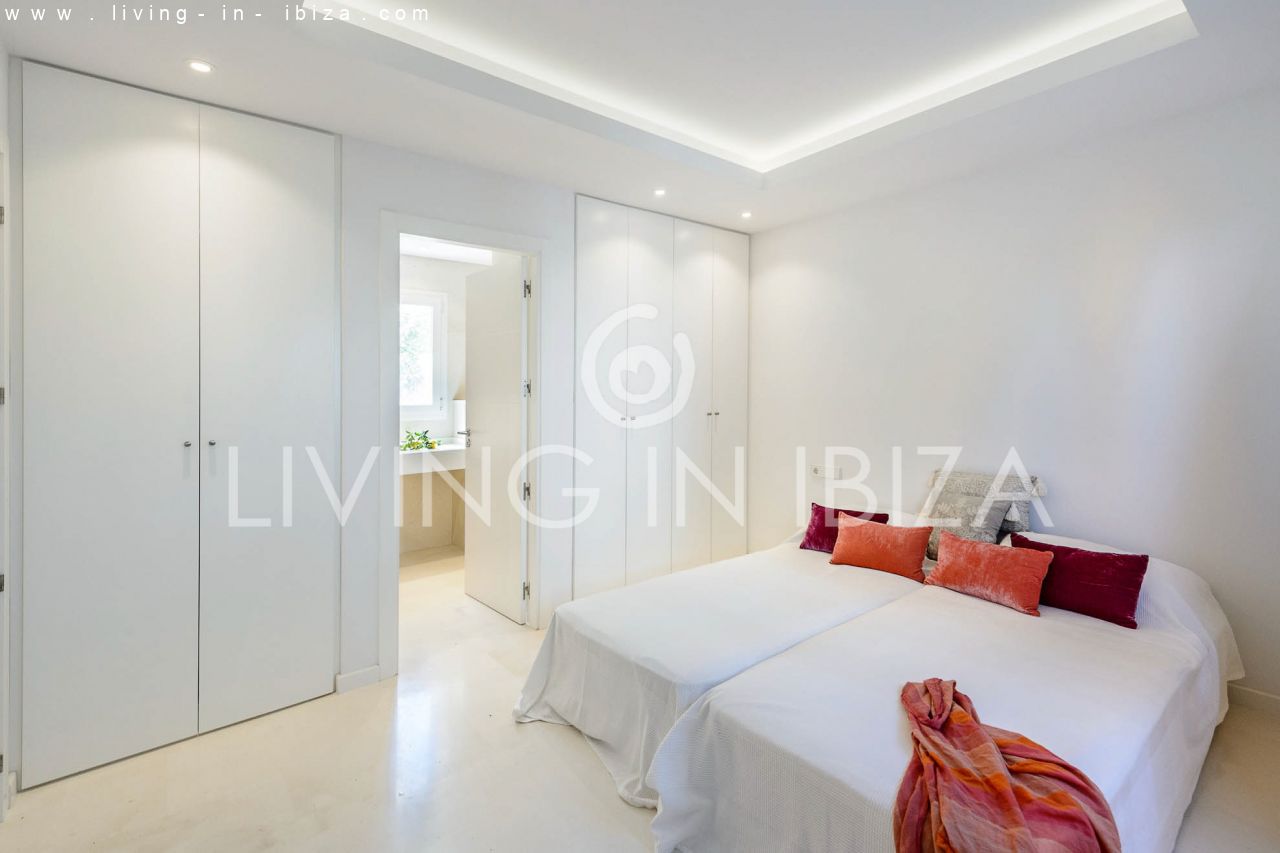 A la venta: chalet adosado de 4 plantas en Nuestra Señora de Jesús, con garaje, trastero, habitaciones con baños en suite, amplia terraza con vistas a