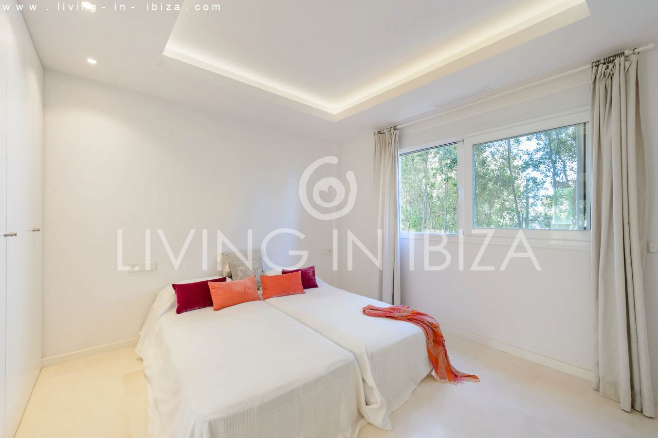 A la venta: chalet adosado de 4 plantas en Nuestra Señora de Jesús, con garaje, trastero, habitaciones con baños en suite, amplia terraza con vistas a