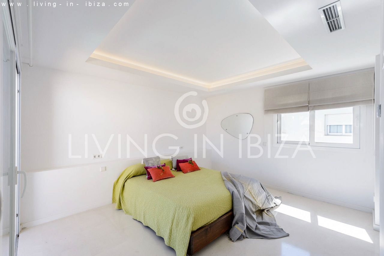 A la venta: chalet adosado de 4 plantas en Nuestra Señora de Jesús, con garaje, trastero, habitaciones con baños en suite, amplia terraza con vistas a