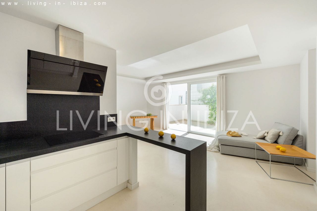 A la venta: chalet adosado de 4 plantas en Nuestra Señora de Jesús, con garaje, trastero, habitaciones con baños en suite, amplia terraza con vistas a