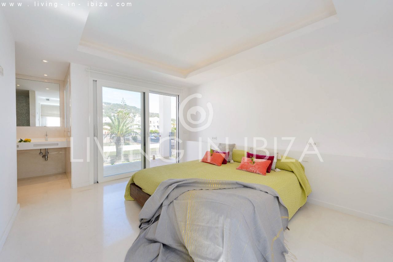 A la venta: chalet adosado de 4 plantas en Nuestra Señora de Jesús, con garaje, trastero, habitaciones con baños en suite, amplia terraza con vistas a