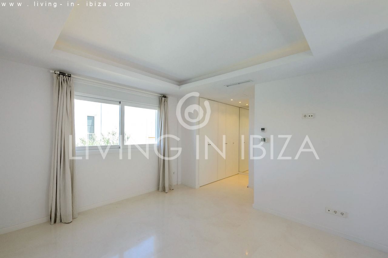 A la venta: chalet adosado de 4 plantas en Nuestra Señora de Jesús, con garaje, trastero, habitaciones con baños en suite, amplia terraza con vistas a