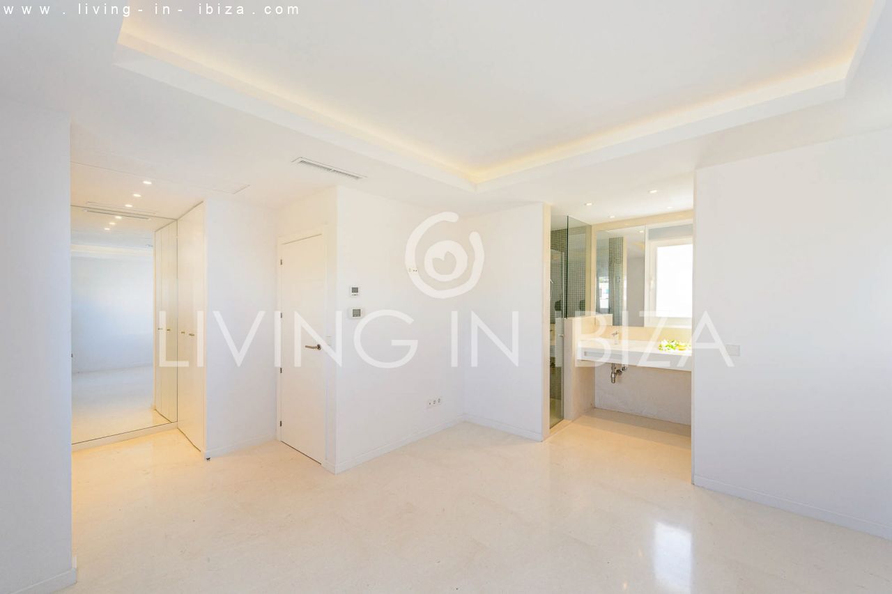 A la venta: chalet adosado de 4 plantas en Nuestra Señora de Jesús, con garaje, trastero, habitaciones con baños en suite, amplia terraza con vistas a