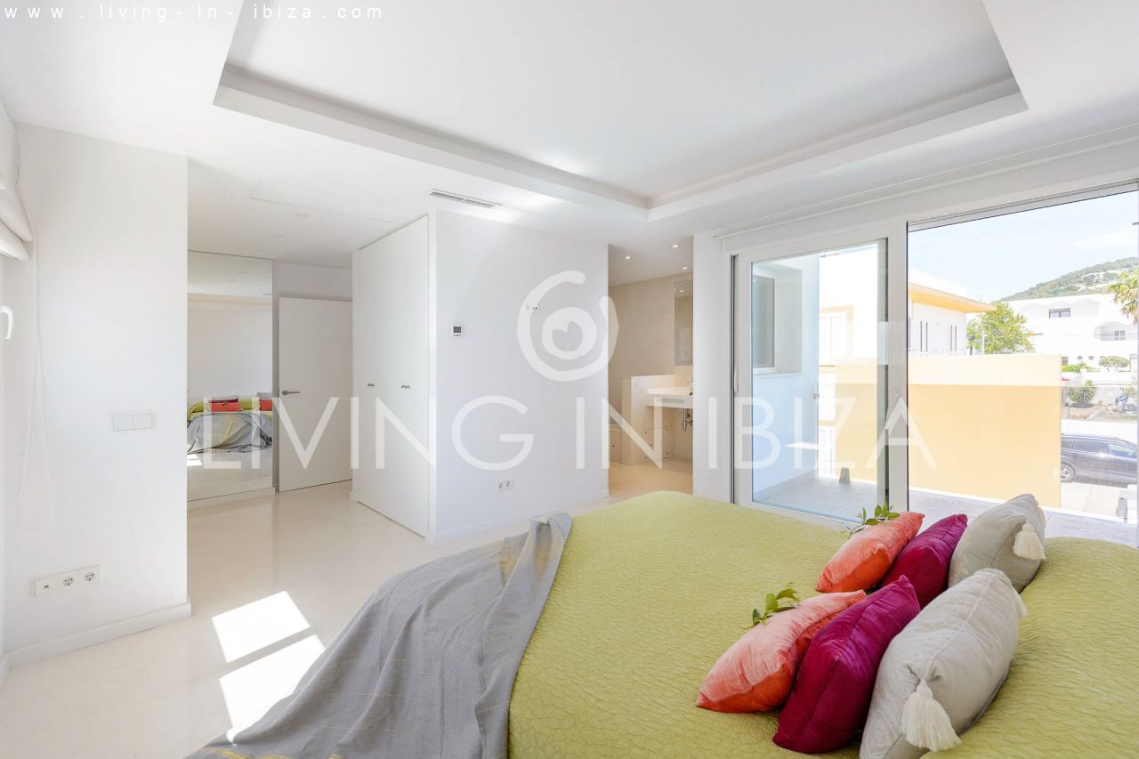 A la venta: chalet adosado de 4 plantas en Nuestra Señora de Jesús, con garaje, trastero, habitaciones con baños en suite, amplia terraza con vistas a