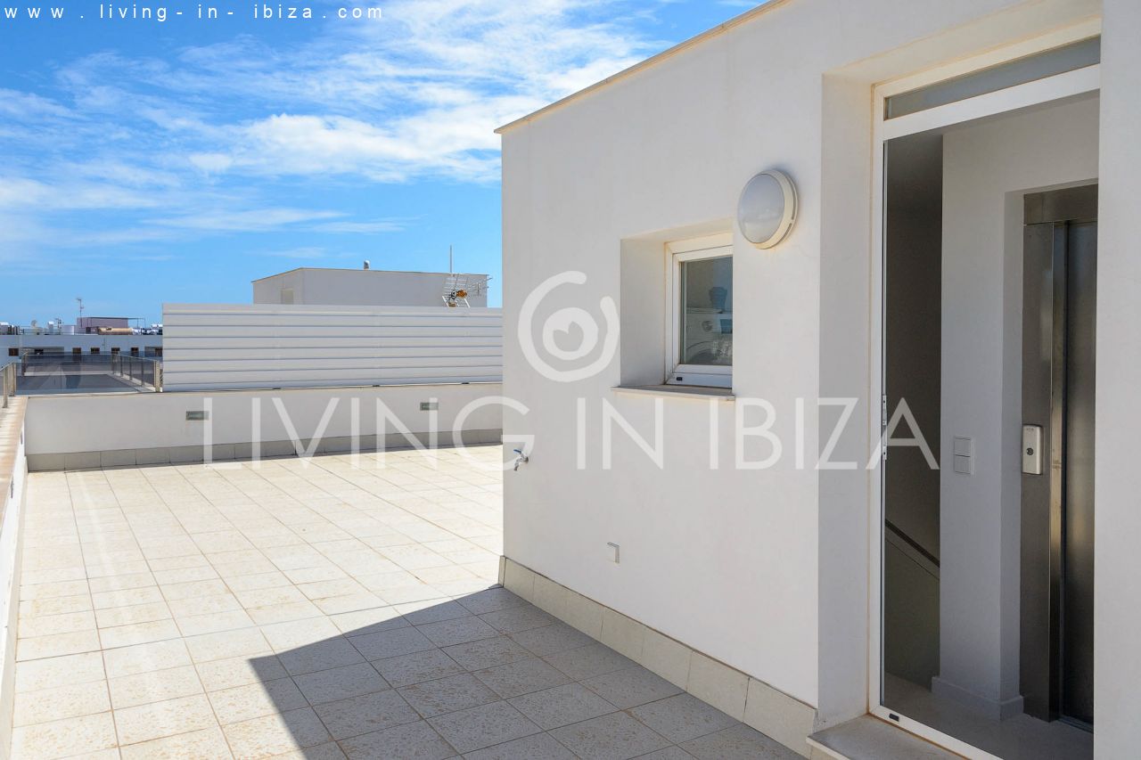 A la venta: chalet adosado de 4 plantas en Nuestra Señora de Jesús, con garaje, trastero, habitaciones con baños en suite, amplia terraza con vistas a