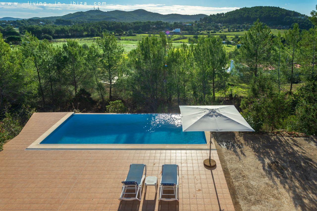 Santa Gertrudis, Santa Eulalia del Río: Villa de estilo moderno con piscina en bonita zona de campo de Santa Gertrudis en alquiler anual / de largo plazo en Santa Eulalia del Río, 