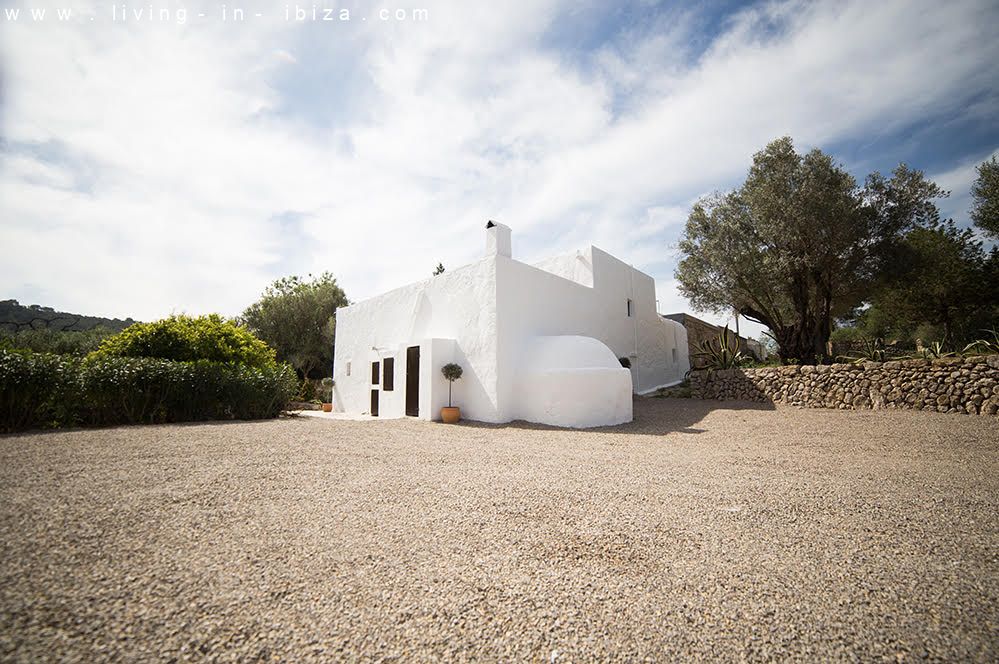 Alquiler anual . Auténtica finca payesa en Sant Rafael, para disfrutar de la inmensa paz de Ibiza.