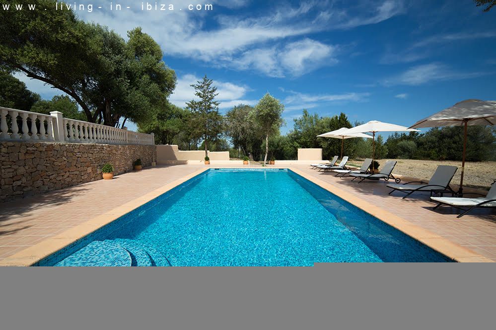 Alquiler anual . Auténtica finca payesa en Sant Rafael, para disfrutar de la inmensa paz de Ibiza.