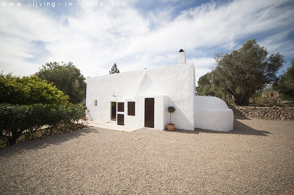 Alquiler anual . Auténtica finca payesa en Sant Rafael, para disfrutar de la inmensa paz de Ibiza.