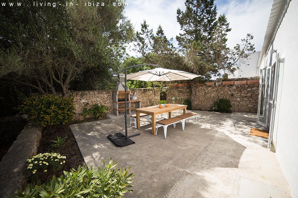 Alquiler anual . Auténtica finca payesa en Sant Rafael, para disfrutar de la inmensa paz de Ibiza.