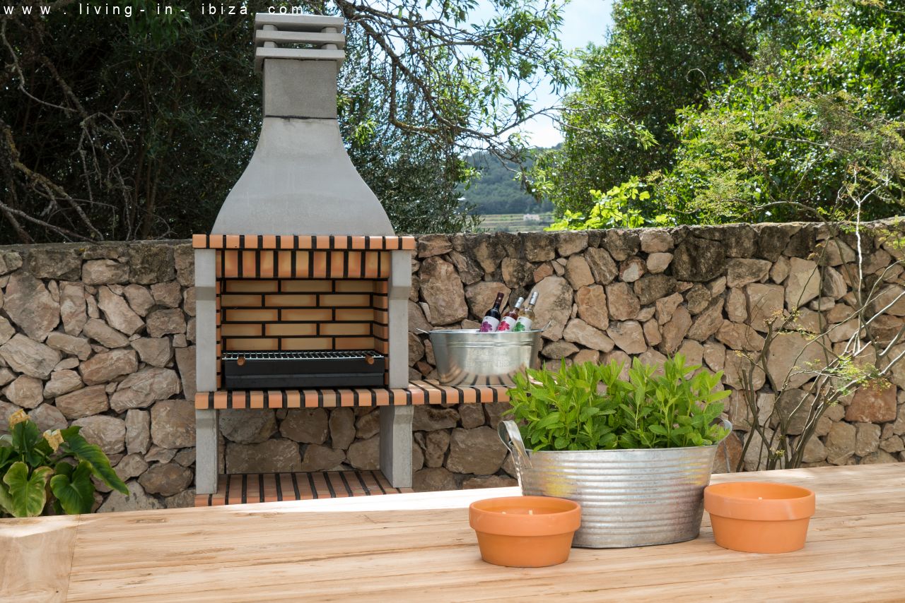 Alquiler anual . Auténtica finca payesa en Sant Rafael, para disfrutar de la inmensa paz de Ibiza.