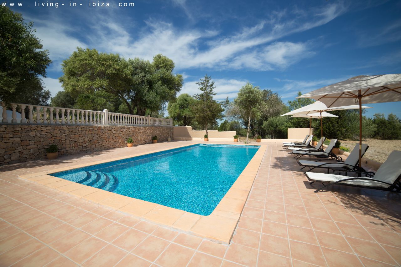 Alquiler anual . Auténtica finca payesa en Sant Rafael, para disfrutar de la inmensa paz de Ibiza.