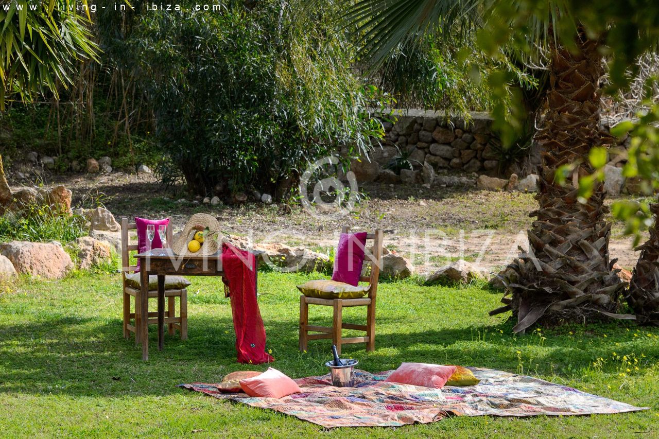 Se alquila / Contrato anual. Idílica finca ibicenca cerca de la playa en San Vicente. Ibiza