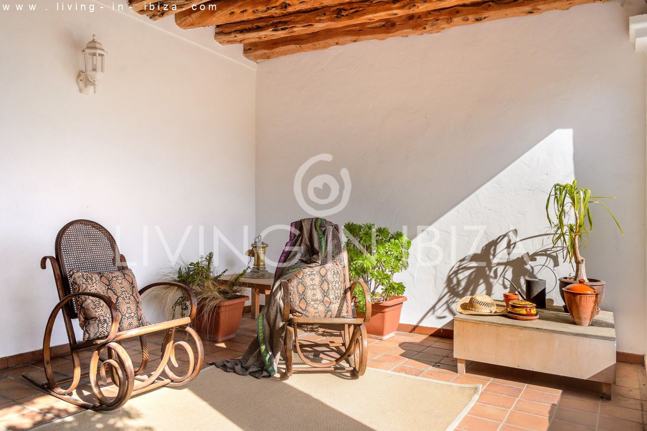 Se alquila / Contrato anual. Idílica finca ibicenca cerca de la playa en San Vicente. Ibiza