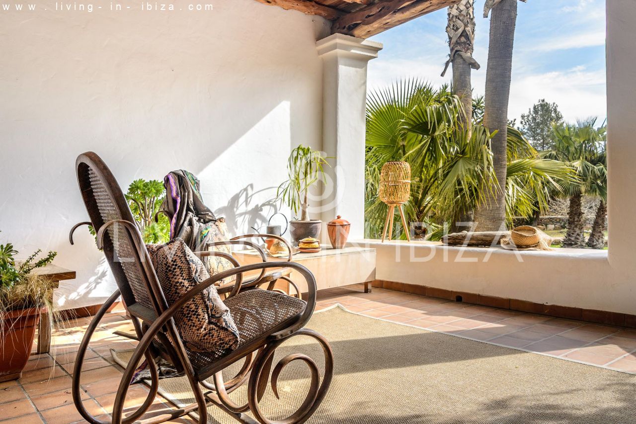 Se alquila / Contrato anual. Idílica finca ibicenca cerca de la playa en San Vicente. Ibiza
