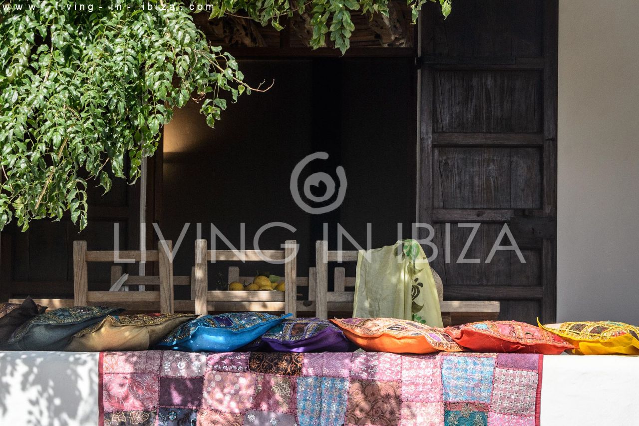 Se alquila / Contrato anual. Idílica finca ibicenca cerca de la playa en San Vicente. Ibiza