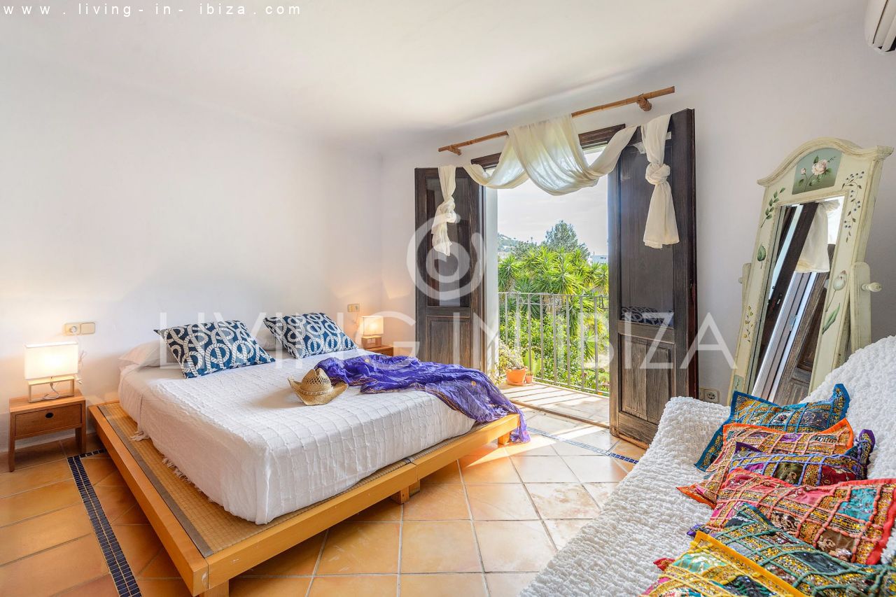 Se alquila / Contrato anual. Idílica finca ibicenca cerca de la playa en San Vicente. Ibiza