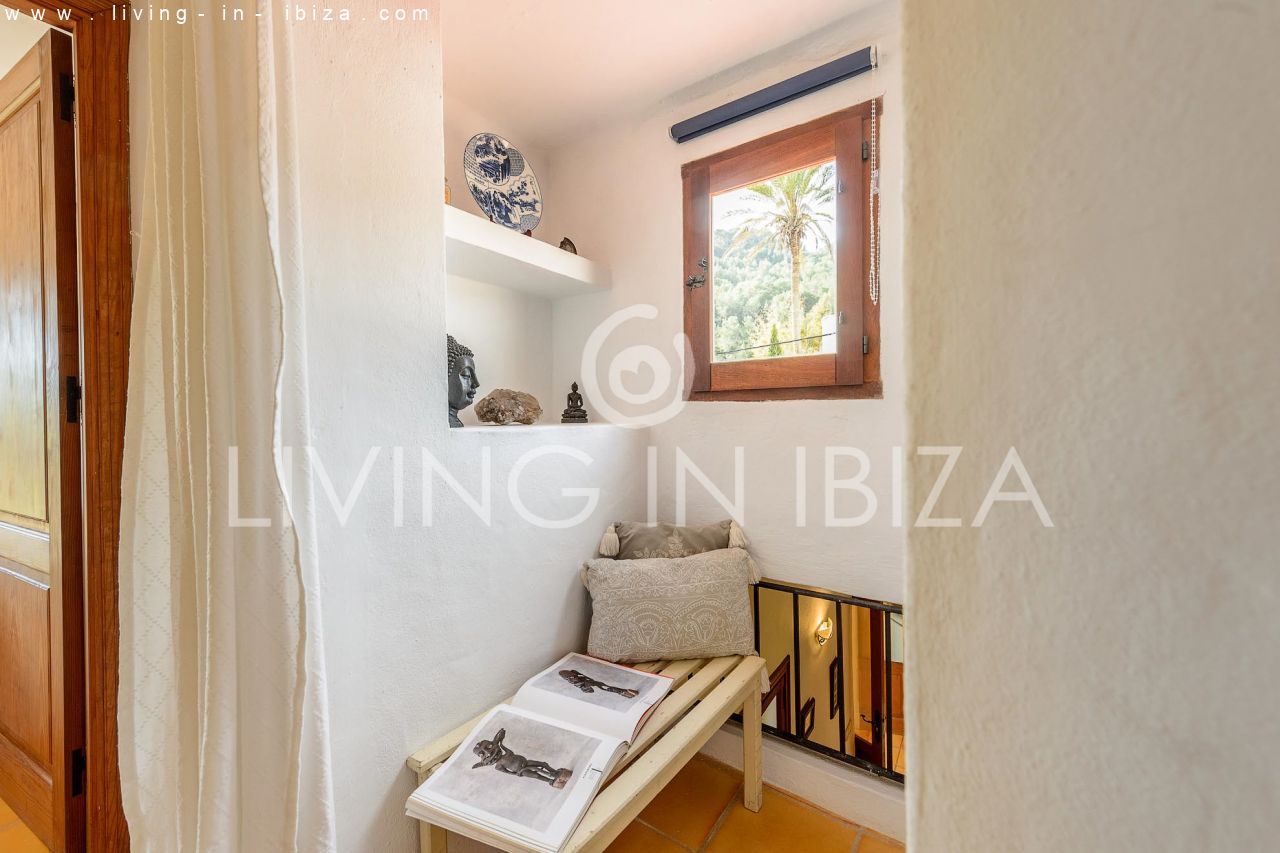 Se alquila / Contrato anual. Idílica finca ibicenca cerca de la playa en San Vicente. Ibiza