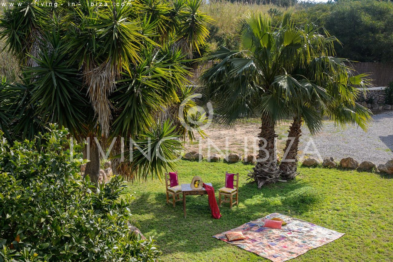 Se alquila / Contrato anual. Idílica finca ibicenca cerca de la playa en San Vicente. Ibiza