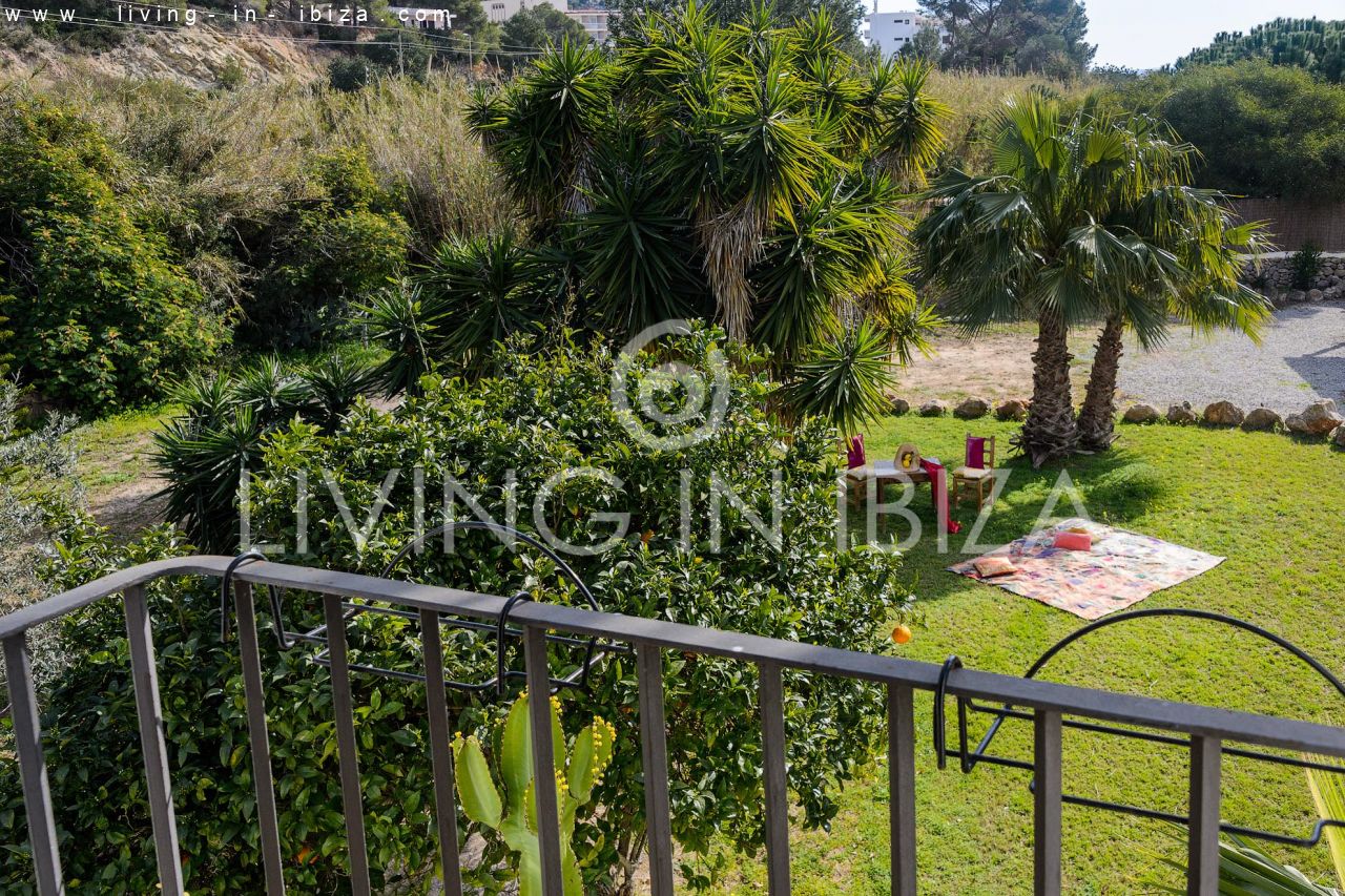 Se alquila / Contrato anual. Idílica finca ibicenca cerca de la playa en San Vicente. Ibiza