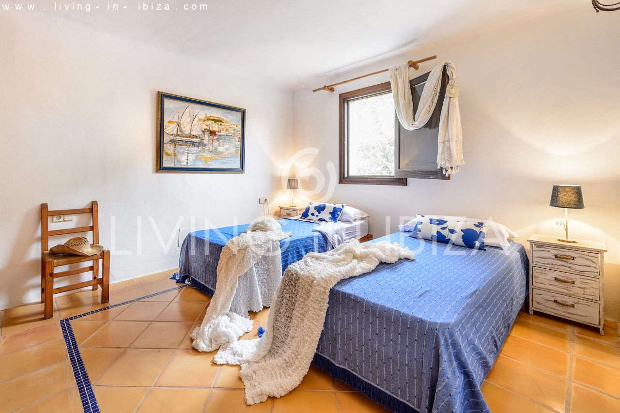 Se alquila / Contrato anual. Idílica finca ibicenca cerca de la playa en San Vicente. Ibiza