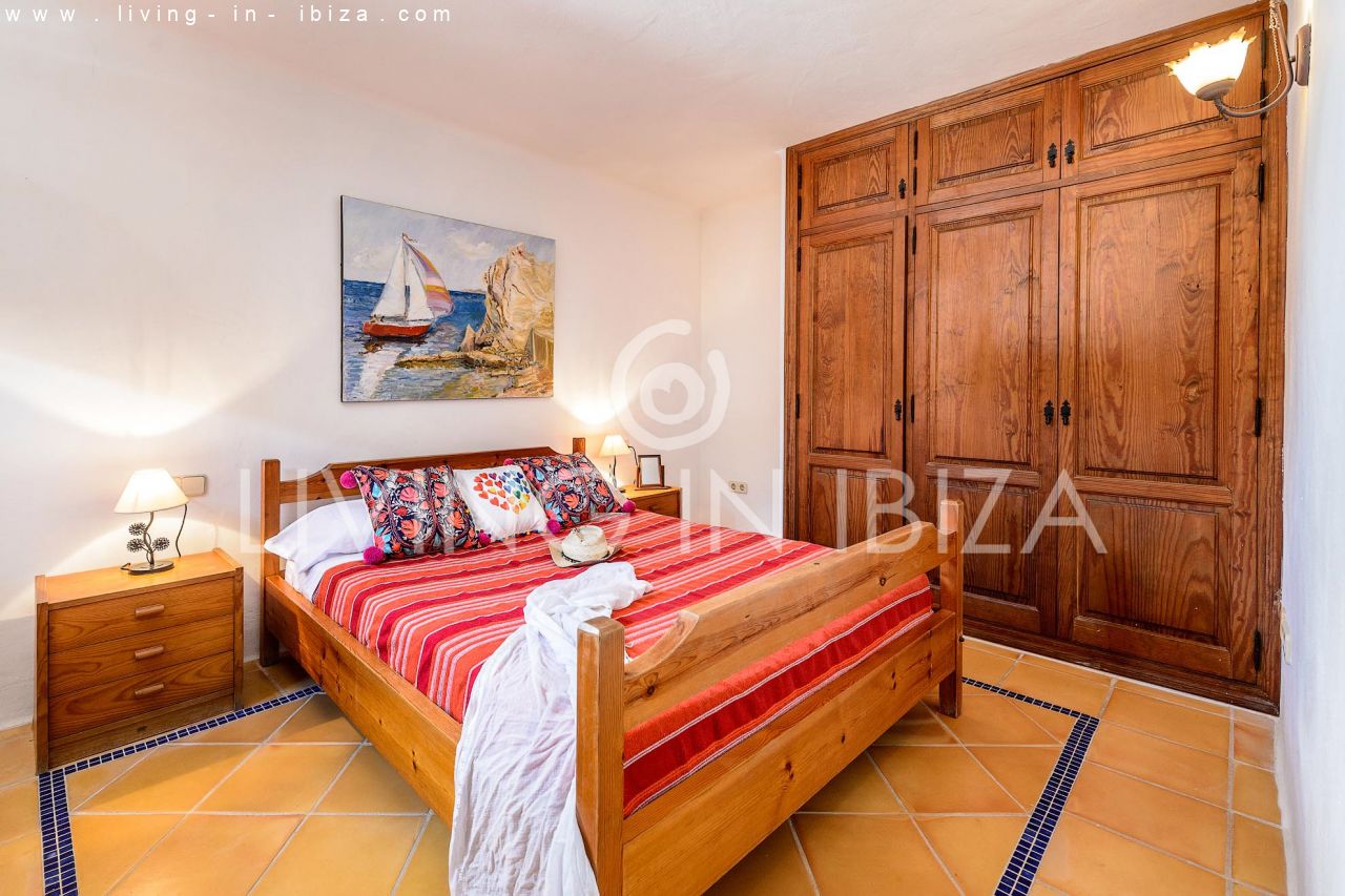 Se alquila / Contrato anual. Idílica finca ibicenca cerca de la playa en San Vicente. Ibiza