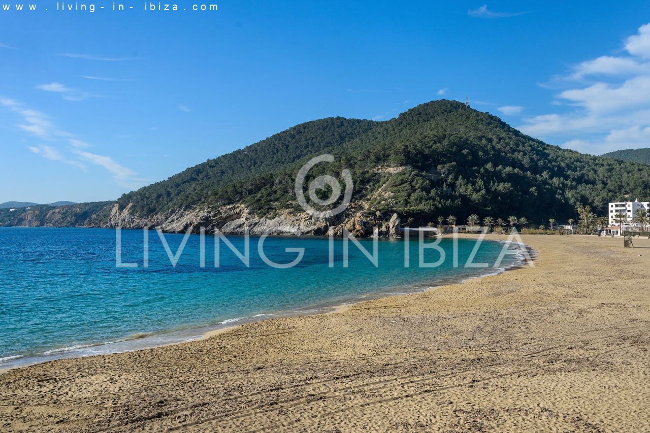 Se alquila / Contrato anual. Idílica finca ibicenca cerca de la playa en San Vicente. Ibiza