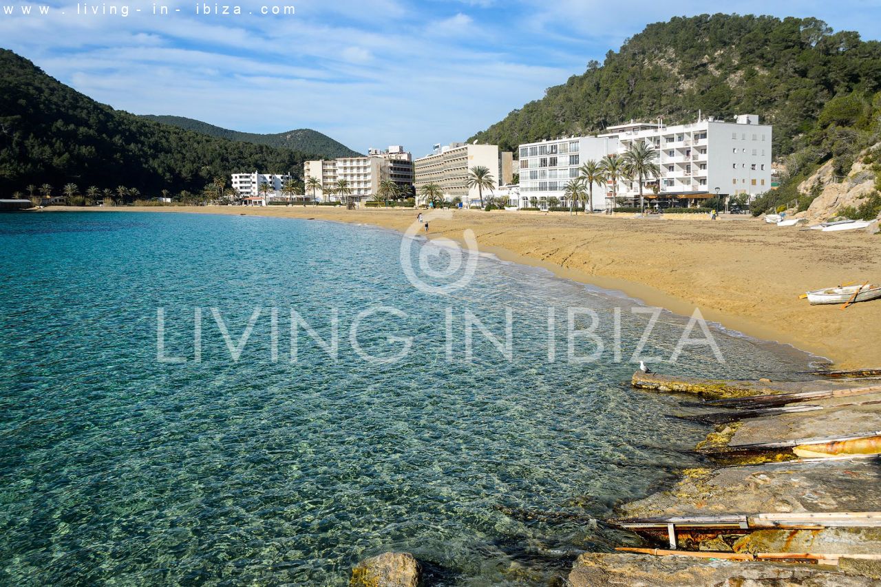 Se alquila / Contrato anual. Idílica finca ibicenca cerca de la playa en San Vicente. Ibiza