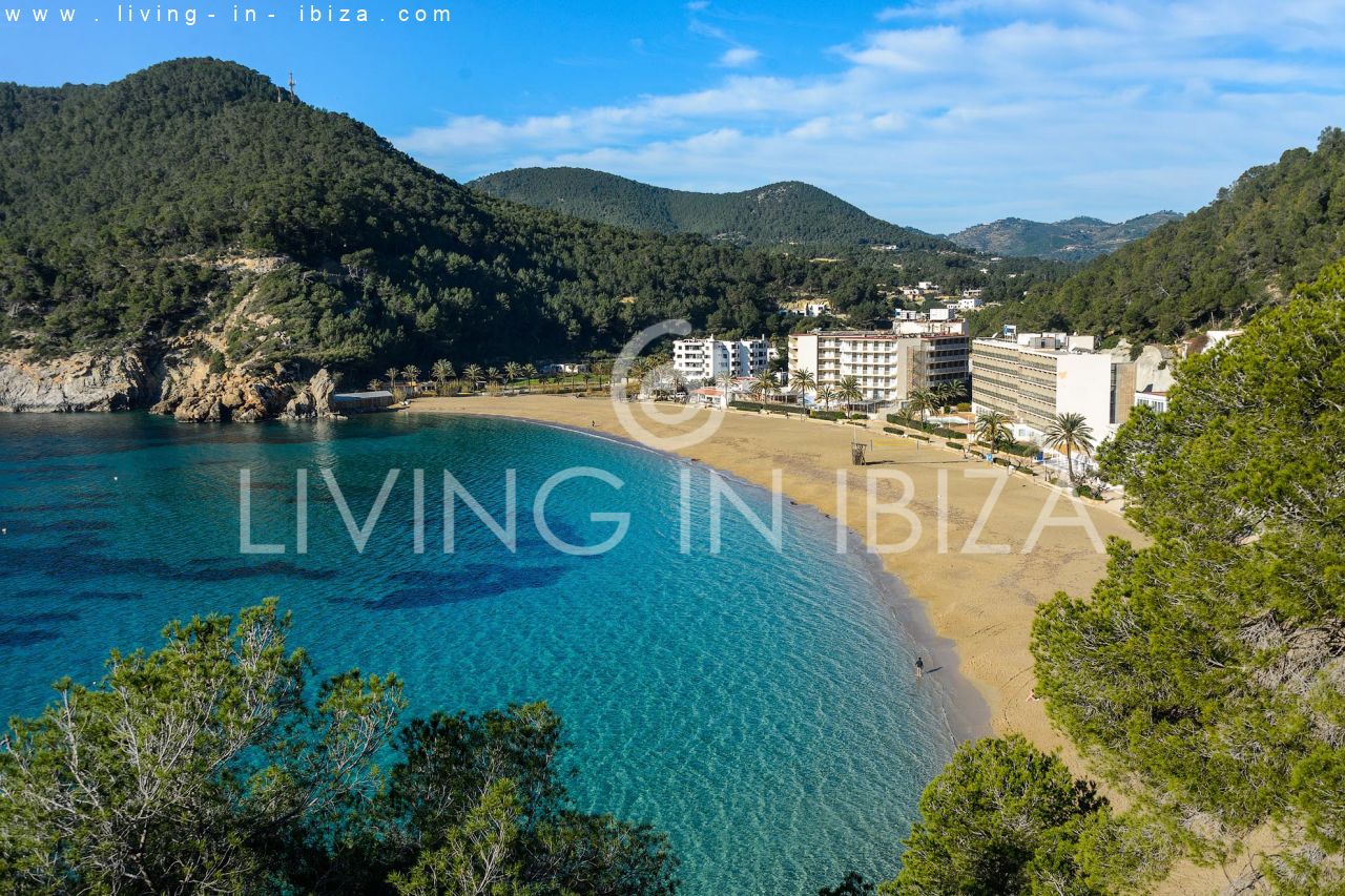 Se alquila / Contrato anual. Idílica finca ibicenca cerca de la playa en San Vicente. Ibiza