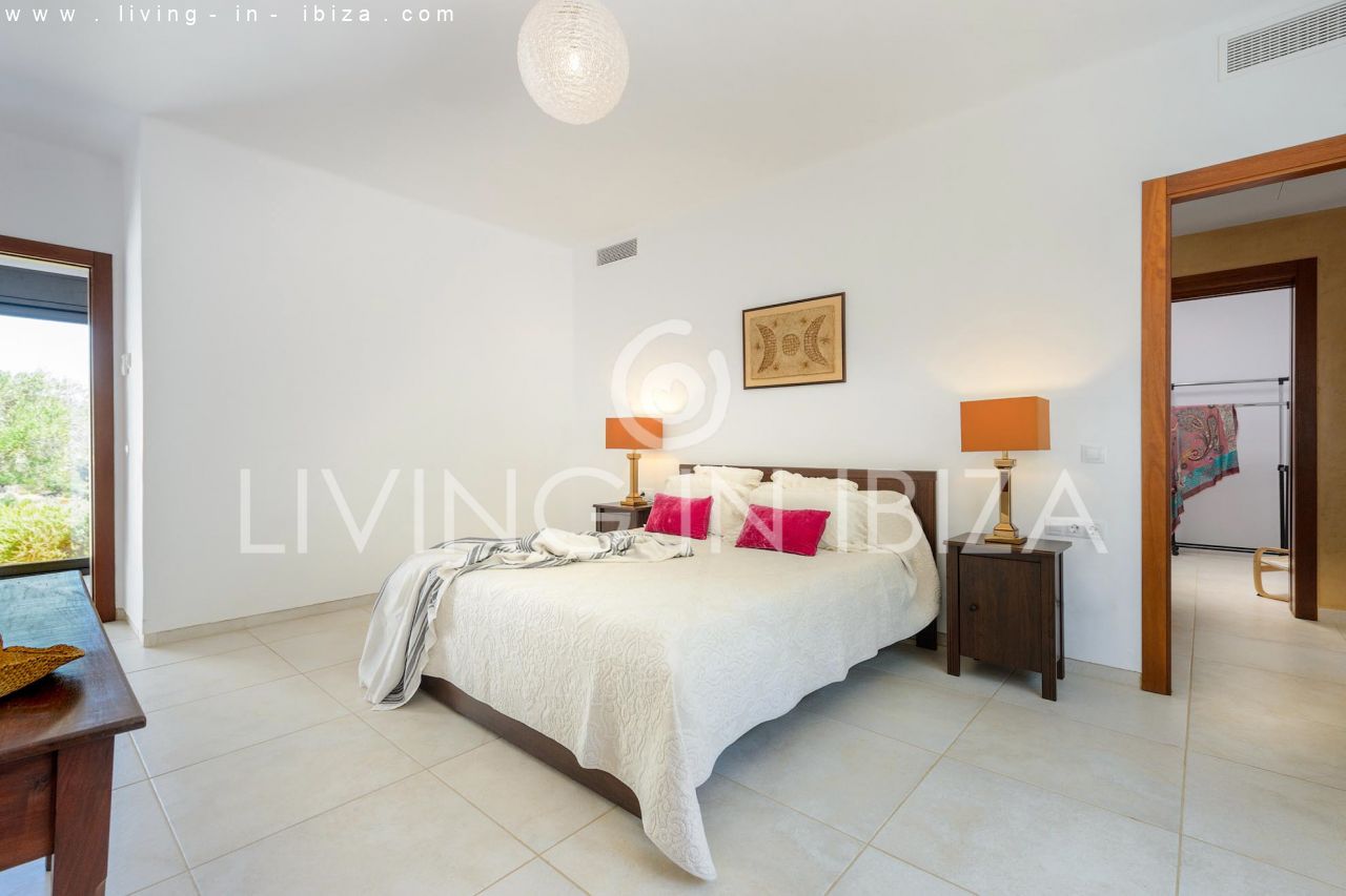 Atractiva casa moderna nueva en el campo cerca de Santa Gertrudis San Lorenzo, piscina, calefacción suelo radiante en alquiler anual a largo plazo