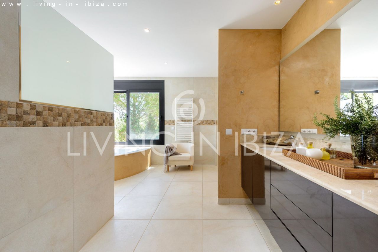 Atractiva casa moderna nueva en el campo cerca de Santa Gertrudis San Lorenzo, piscina, calefacción suelo radiante en alquiler anual a largo plazo